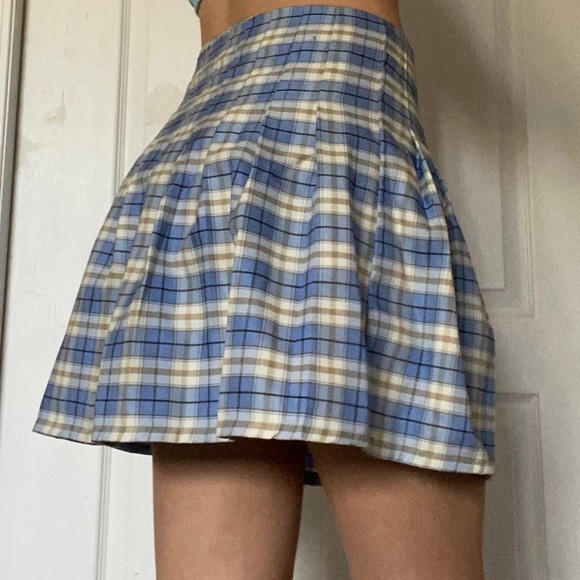Blue plaid pleated skirt 🤍 - Picture 2 of 3